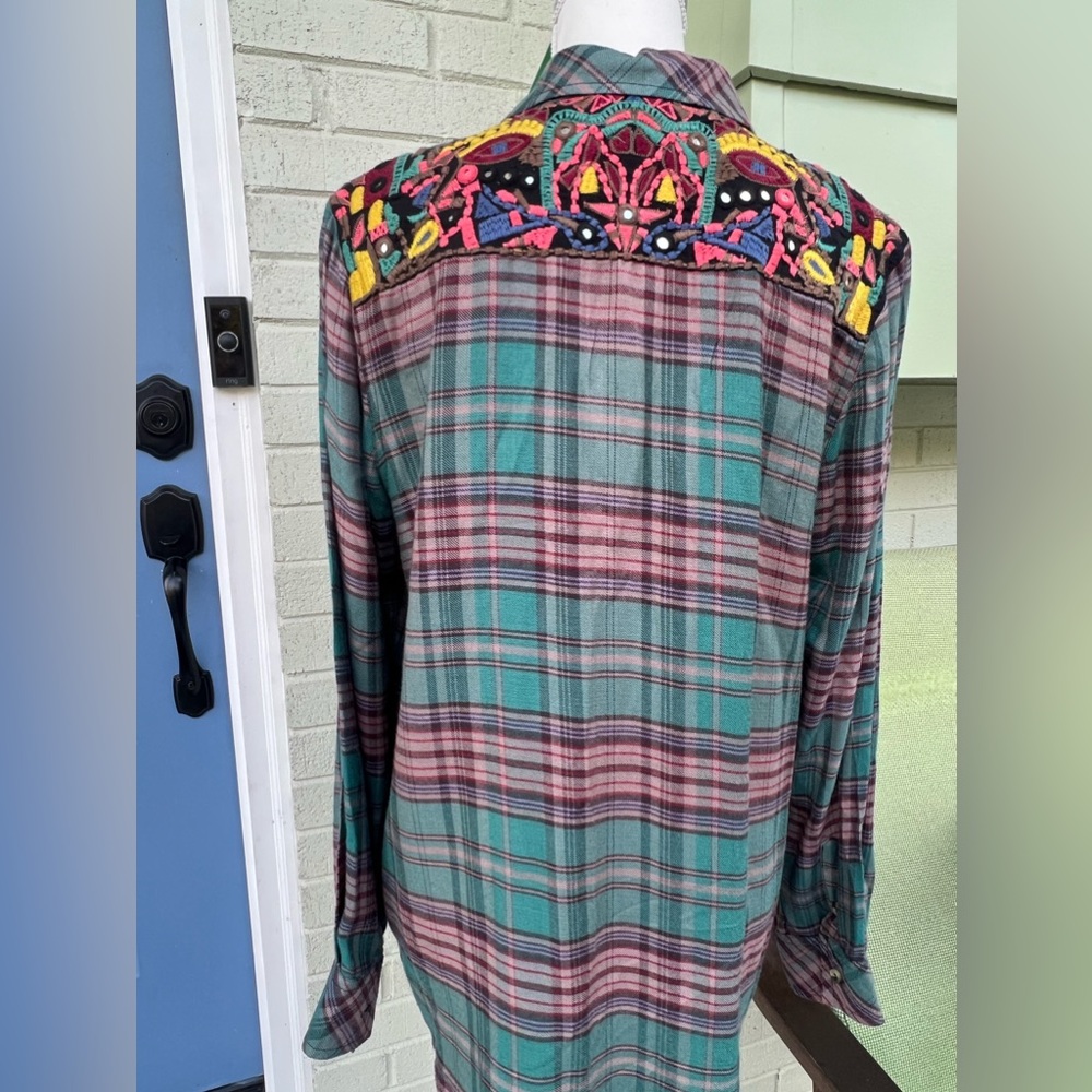 Tolani Boho Embroidered Plaid button down shirt, Long Sleeve L 100% Viscoe